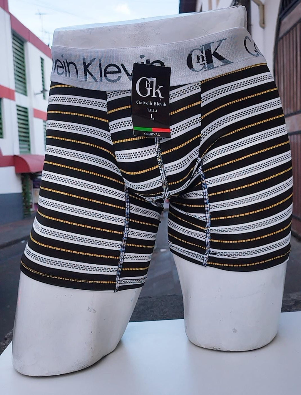 COMPRA 12 BOXER DE LICRA PIERNA LARGA Y RECLAMA 6 PARES DE MEDIAS GRATIS